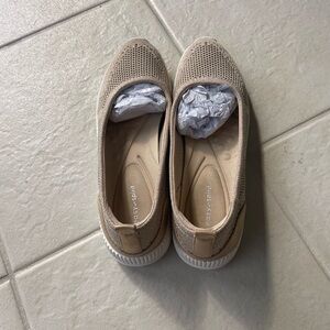Easy Spirit Women's Beige Mesh Flats